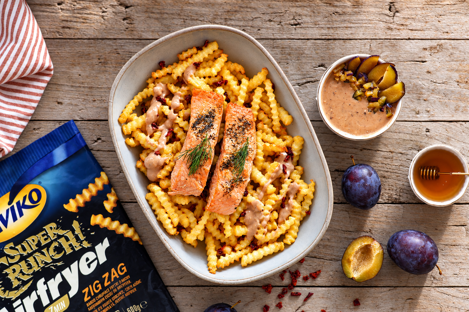 Airfryer Super Crunch fries with baked salmon and goat cheese & plum dip