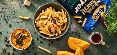Airfryer Super Crunch fries with camembert and pumpkin maple dip