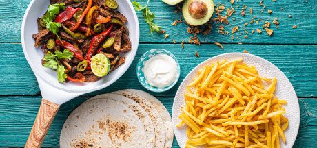 Beef fajitas with onion, peppers, sour cream and AVIKO Super Crunch Julienne fries