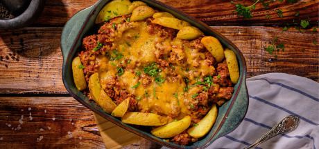 Baked Pati Parts Garlic with beef, eggplant and cheese