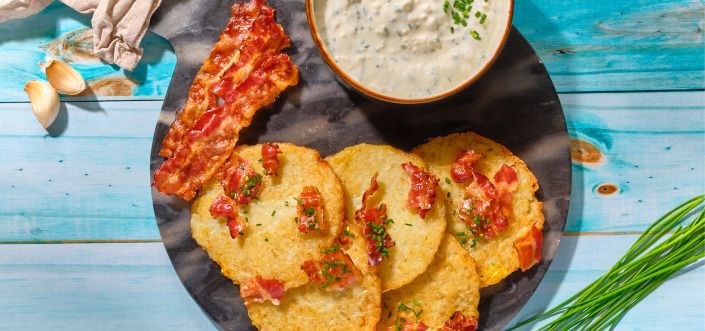 AVIKO Potato pancakes with yogurt-garlic sauce and bacon chips