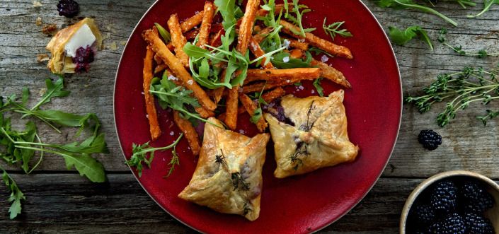 French pouches with blackberries and thyme and AVIKO Sweet potato fries