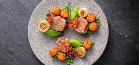 AVIKO Mini Rösti with pork tenderloin medallions, crispy bacon and fresh pea pasta